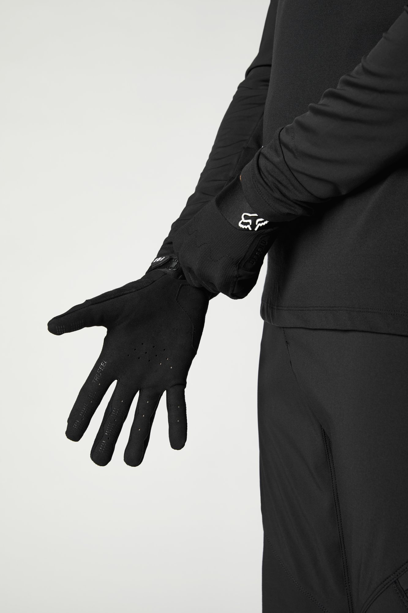Black/Black Fox Defend Protective Gloves 